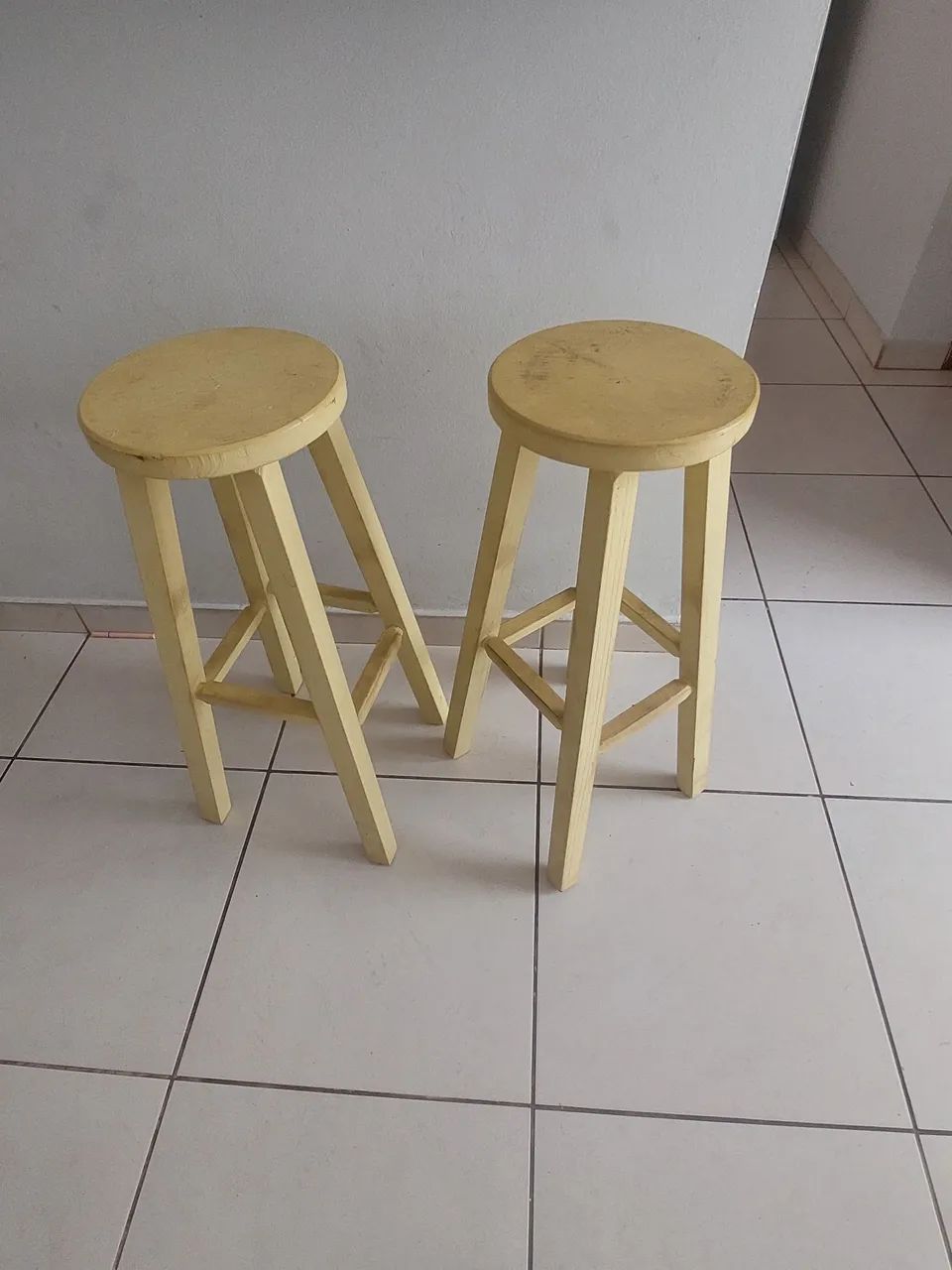 2 Bancos de madeira para cozinha americana  - Foto 2