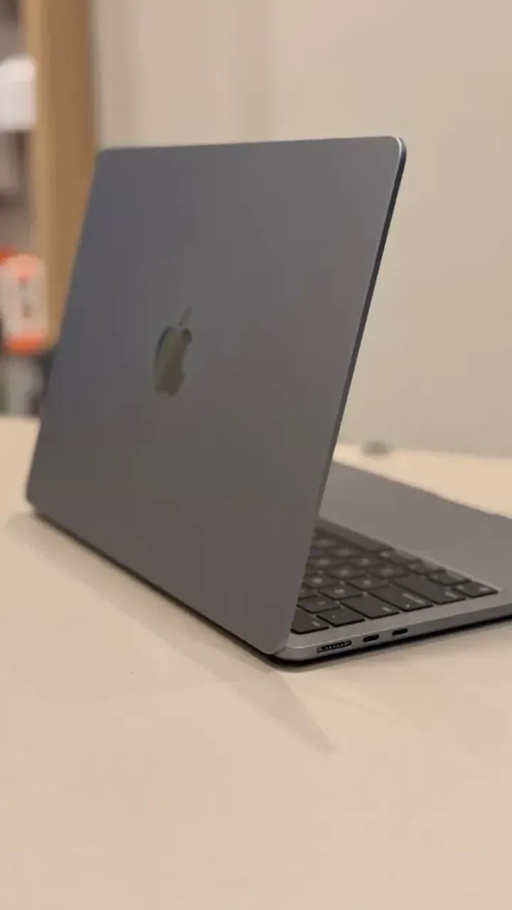 Macbook Air M2 256GB Space Gray / Seminovo com Garantia Apple até