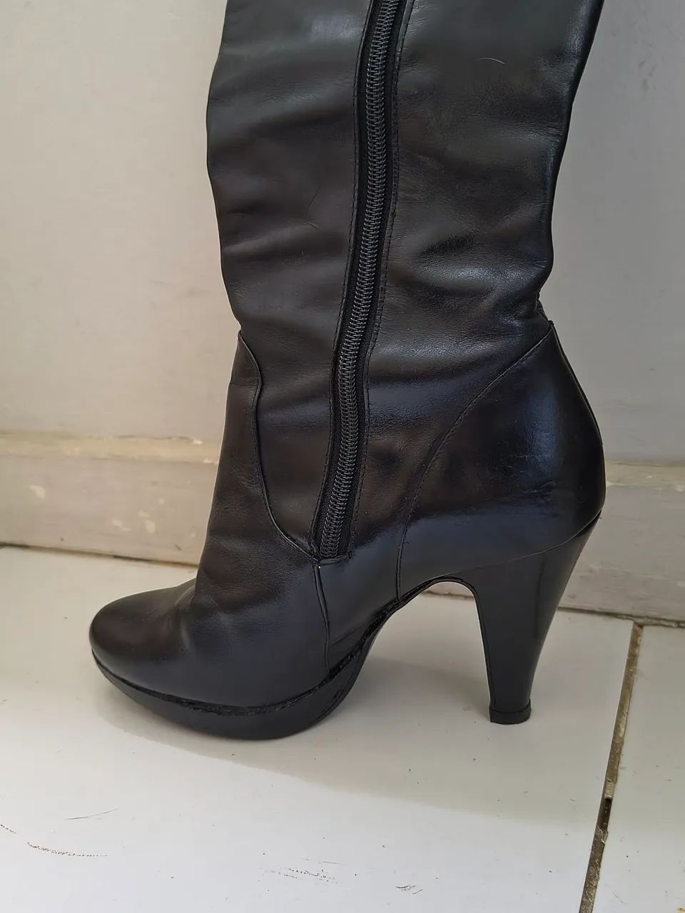 Bota cano longo com salto - Foto 3