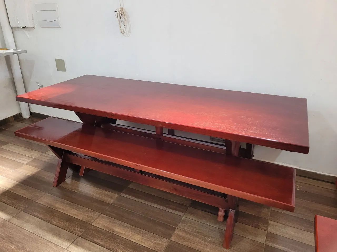 MESA COM BANCOS  - Foto 4