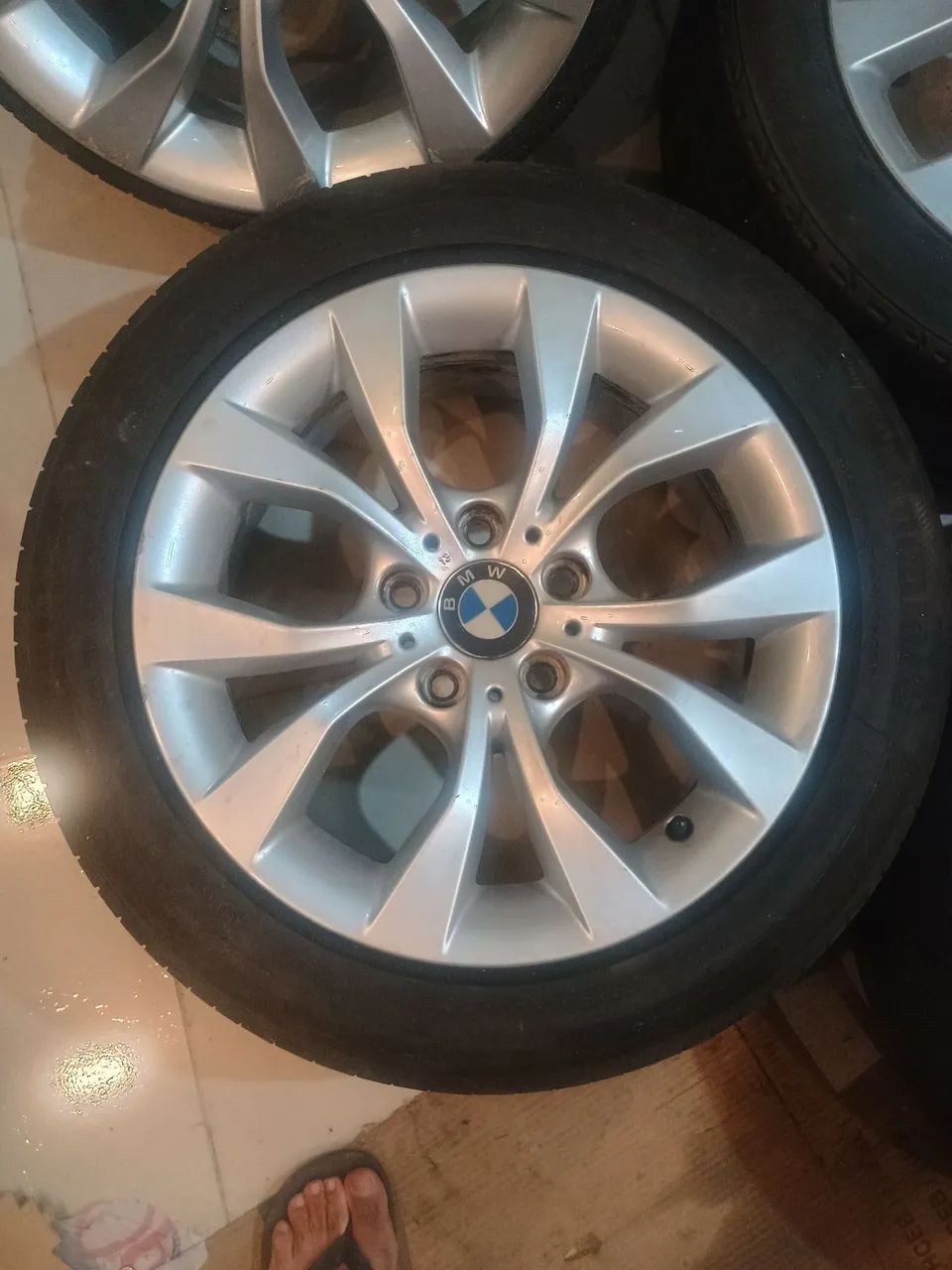 Roda da BMW original aro 17 - Foto 4