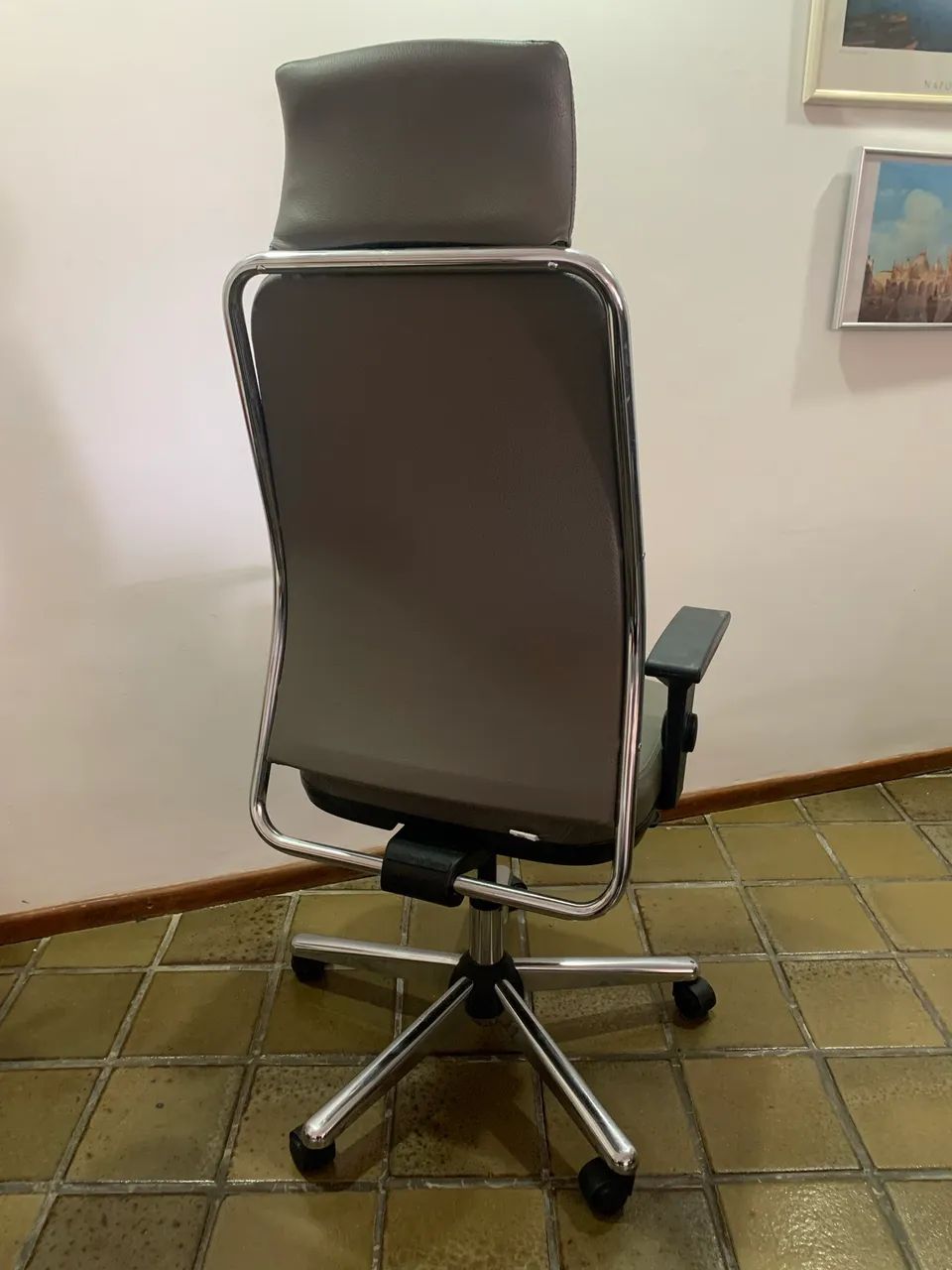 Cadeira presidente Cavaletti para escritório  - Foto 2