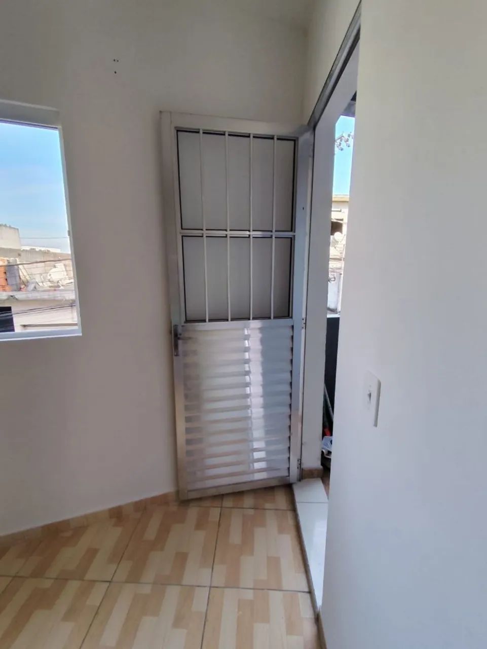 Aluga-se casa com 3 cômodos VILA SÃO PAULO Ferraz de Vasconcelos  - Foto 4