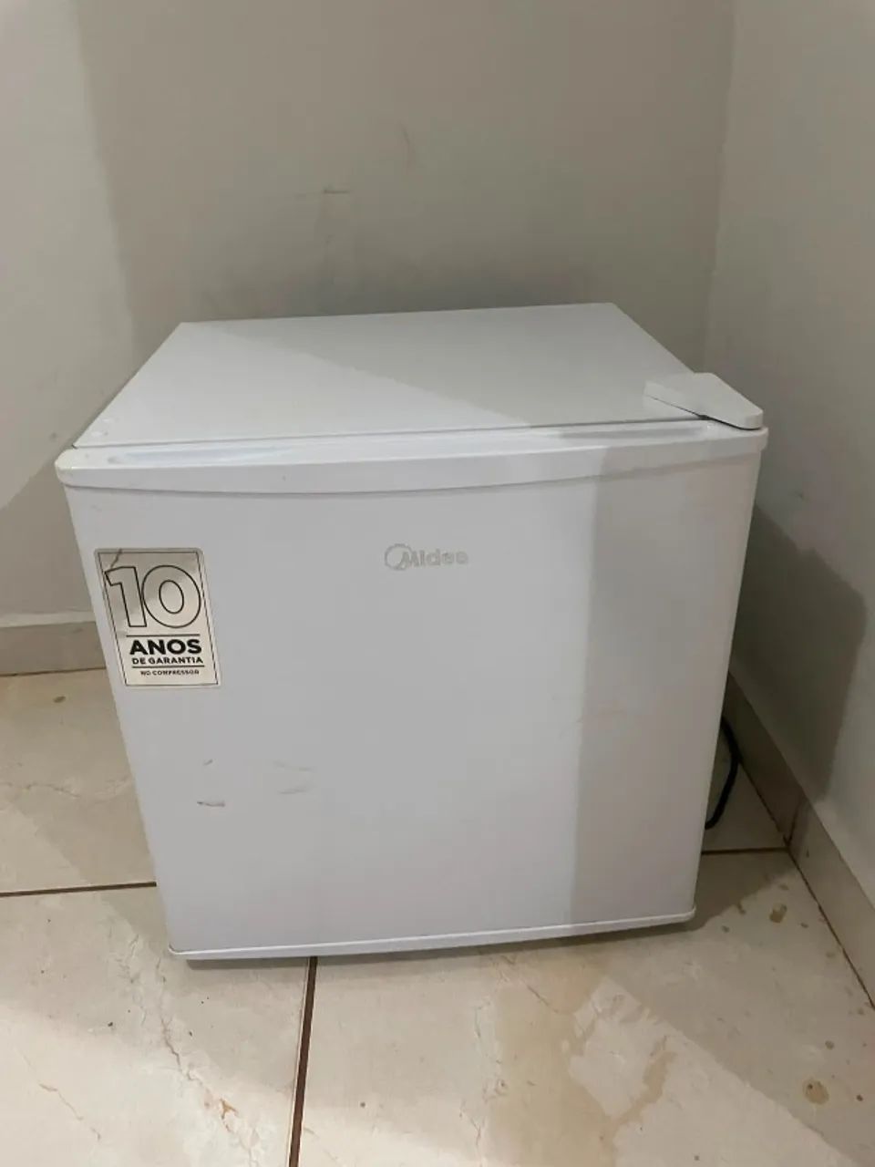 Frigobar Midea 220V - Conservado