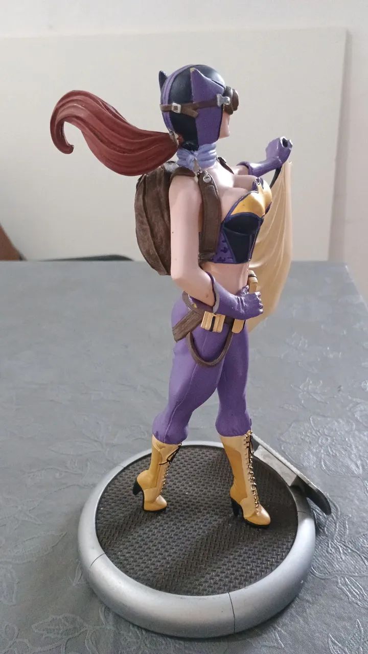 Boneco de bombshell Batgirl. - Foto 3