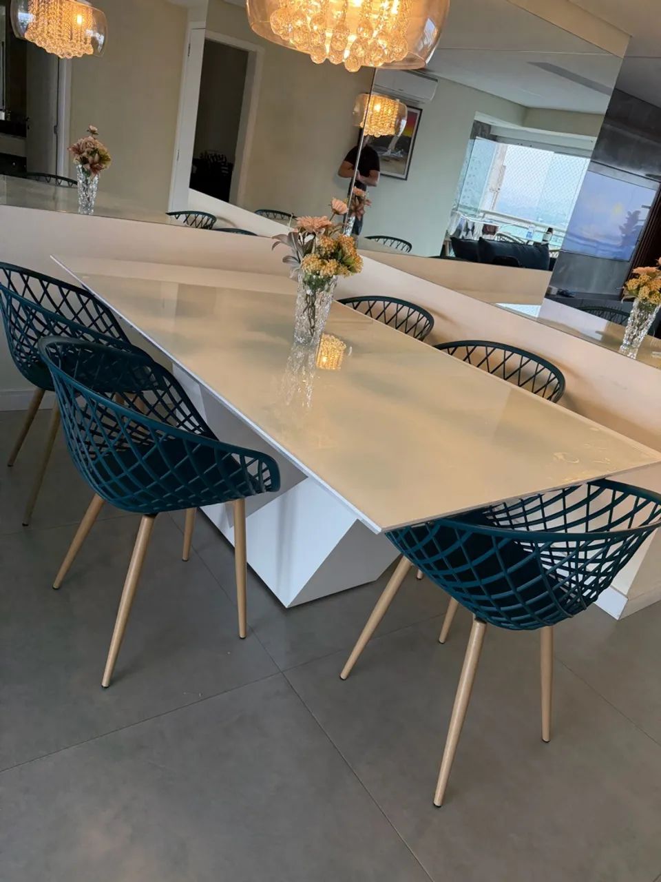 Mesa de jantar Grande com seis cadeiras. - Foto 2