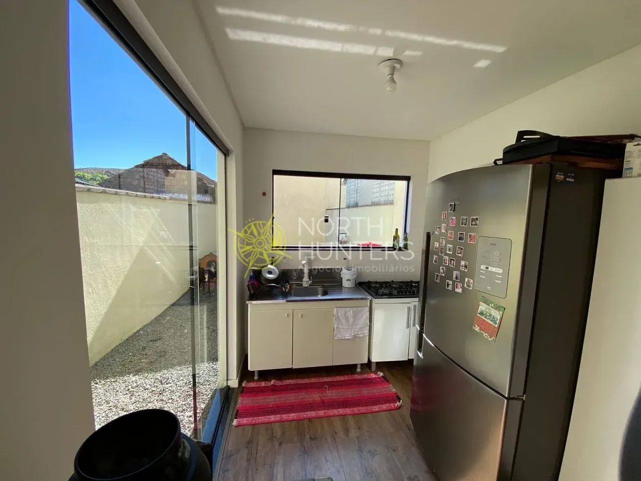 Casa geminada à venda, com três dormitórios sendo uma suíte, Joinville, SC - Foto 4