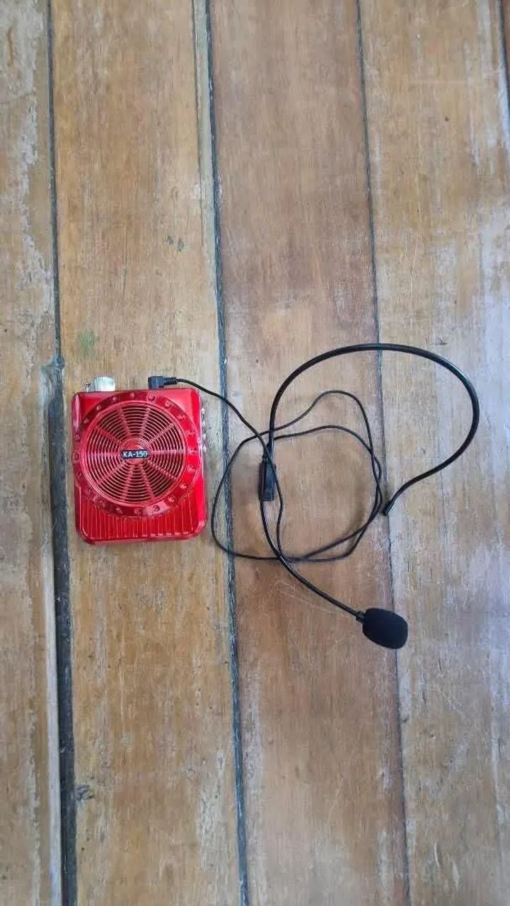 Caixa de som/rádio com fone funcionando perfeitamente e sem marca de uso 