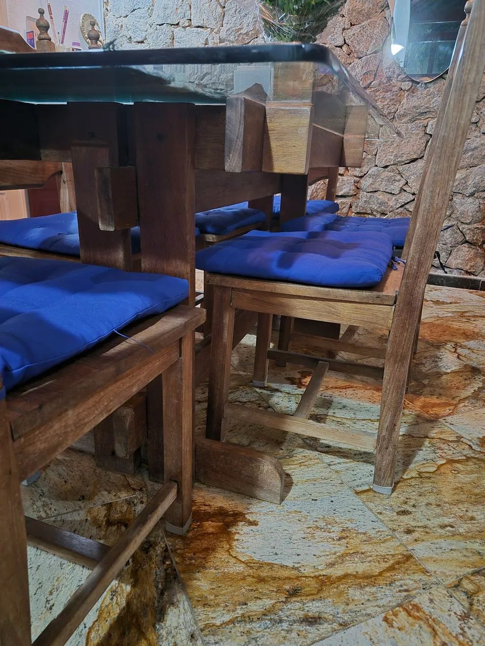 Mesa de madeira com 6 cadeiras - Foto 5