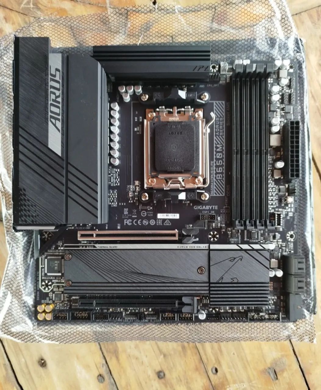 Placa Mãe B650M Aorus Elite AM5 - Zerada (Na Caixa) - Foto 2