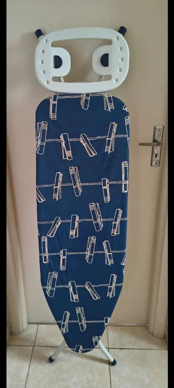 Vendo tábua de passar roupas e ferro elétrico  usado. - Foto 2