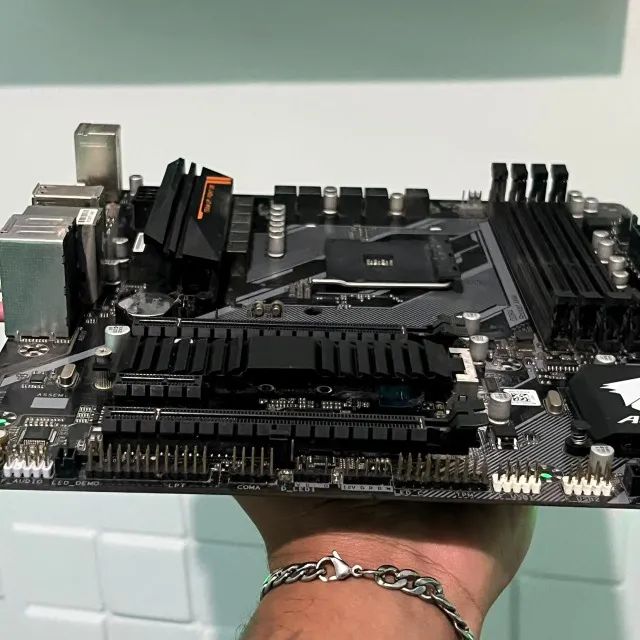 Placa-mãe Gigabyte B450 AORUS M (OEM) - Socket AM4 - Testada e Funcionando - Foto 4