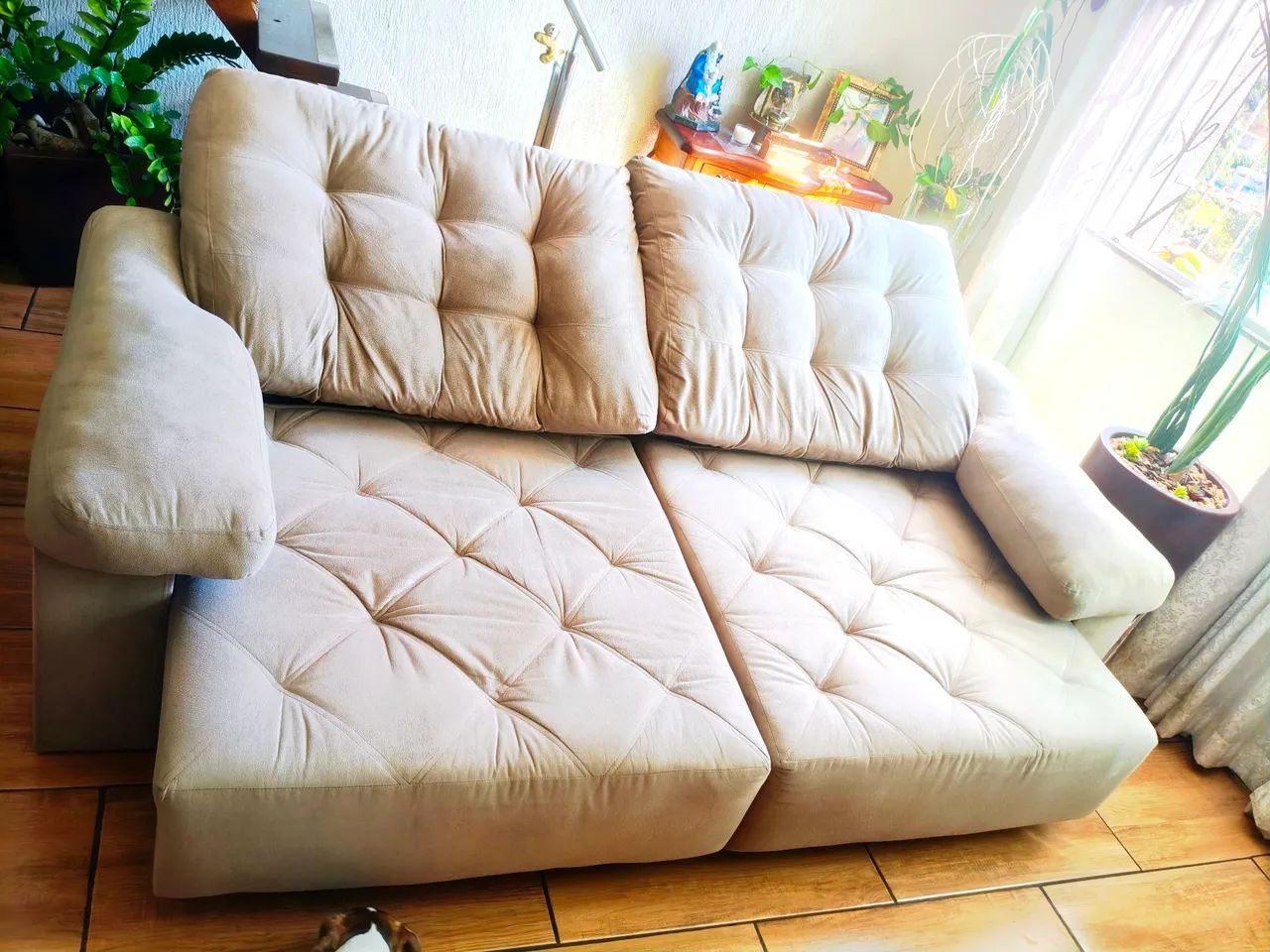 Sofá retrátil antigo da líder 