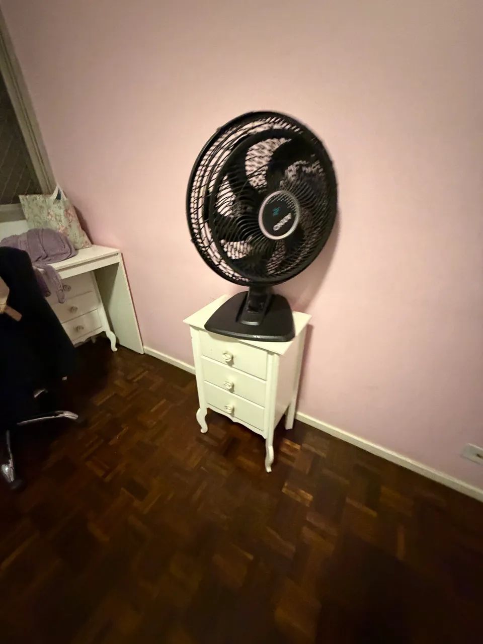 Ventilador é um modelo Arno Ultra Silence Force de mesa