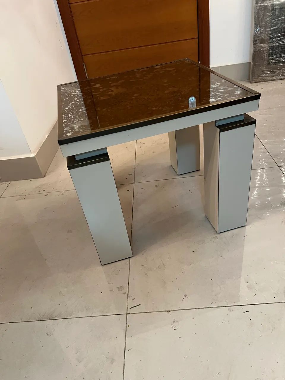 Mesa de canto quadrada vidro espelhado e fórmica - Foto 4