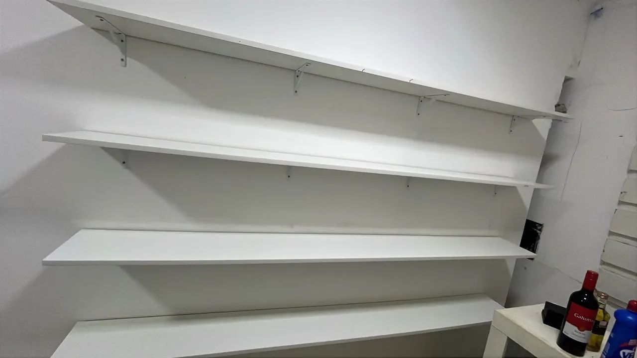 Vendo 8 prateleiras com 2 metros e 2,40