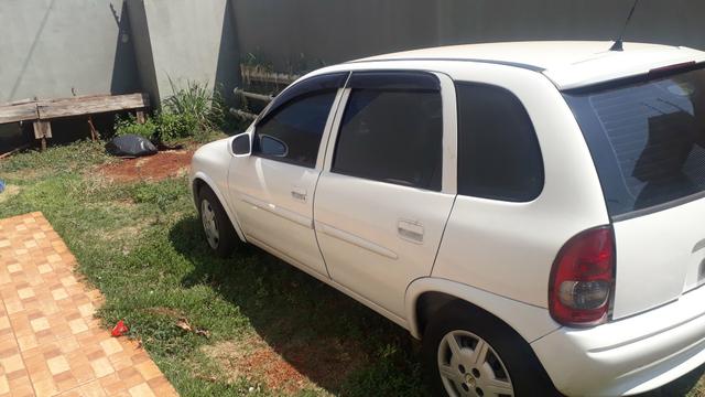 Corsa 2001 com ar e direcao muito abaixo da fipe - Foto 4