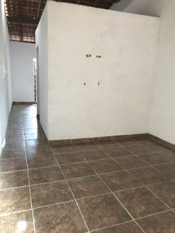 Alugo uma casa no segundo piso bem pertinho do centro - Foto 2