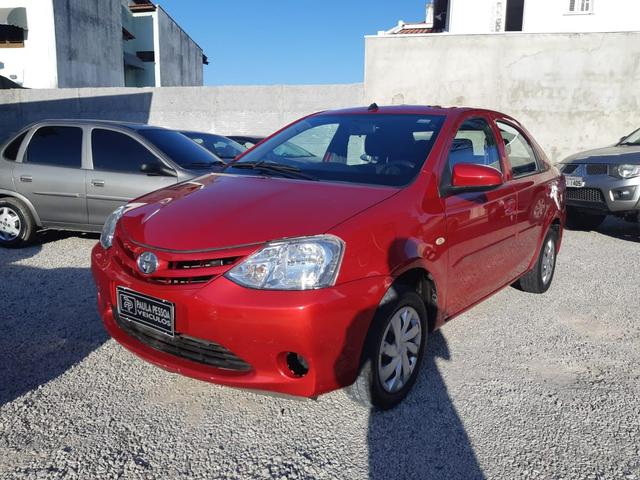 Toyota Etios Sedan 1.5 flex, completo, único dono, novo - Foto 2