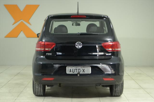 VolksWagen Fox Trendline 1.6 Flex 8V 5p - Preto - 2015 - Foto 5