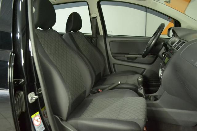 VolksWagen Fox Trendline 1.6 Flex 8V 5p - Preto - 2015 - Foto 11