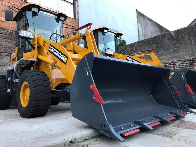 Pá Carregadeira Megamak 920, 1800KG, 0km, Pronta Entrega