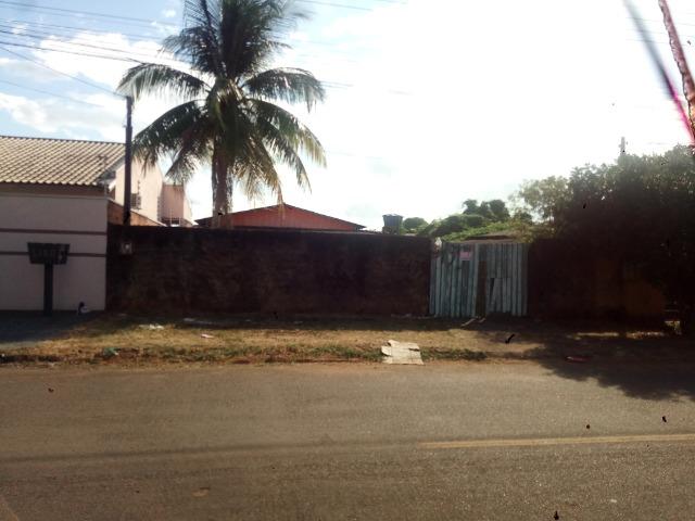 Terreno com casa de madeira