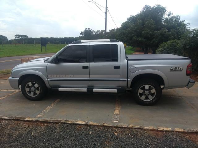 S10 executive 4x2