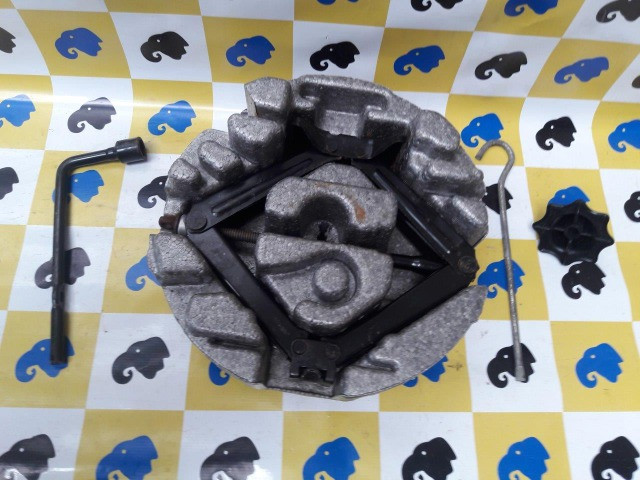 Kit Macaco Chave Roda Isopor Cobalt 2013 14 15