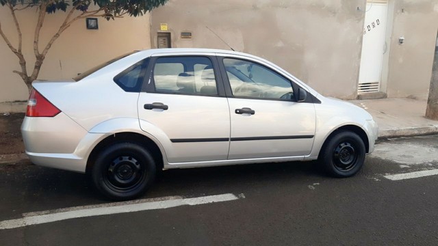 FIESTA SEDAN 1.0 2006 COMPLETO