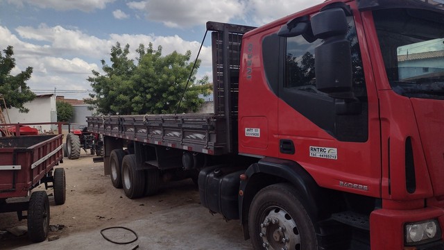 CAMINHÃO IVECO