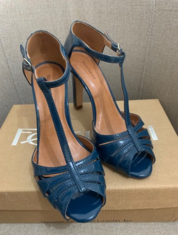 Sandália Ferrucci / Tamanho: 37 / Cor Azul / Salto: 10 cm 