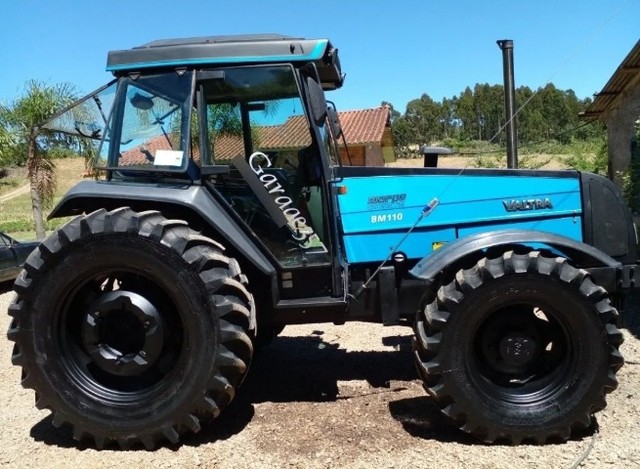 Trator Valtra cabinada 4x4 