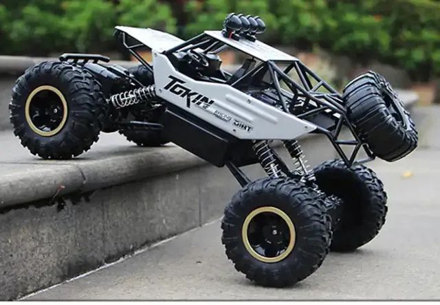 Carrinho de Controle Remoto 4X4 Monster Truck 28cm