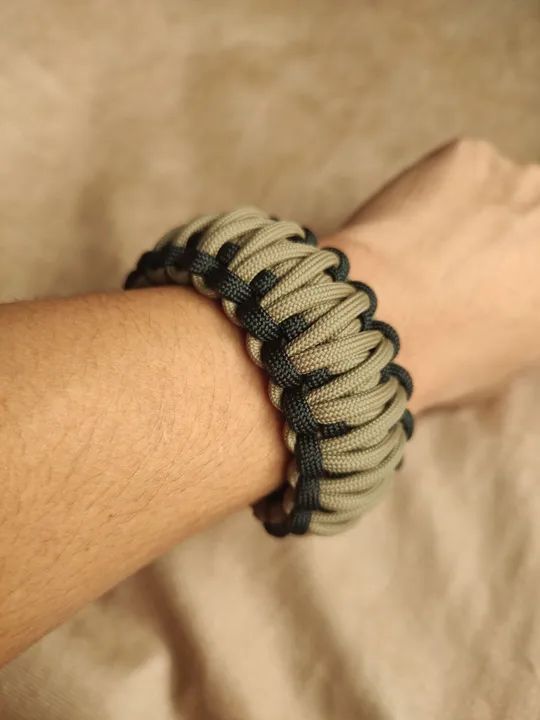Bracelete de Paracord 550 Modelo King Cobra - Cores Customizáveis! Feito sob medida - Foto 2