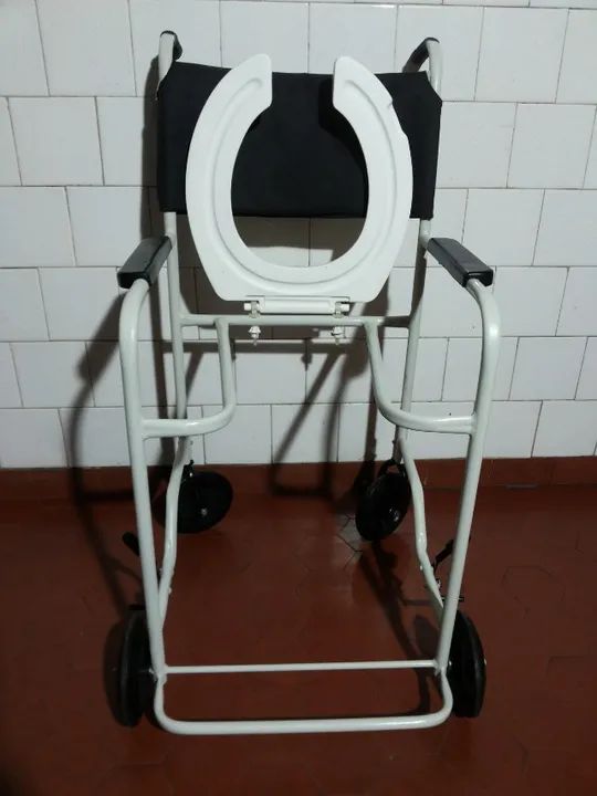 Cadeira de banho (Seminova) - Foto 4