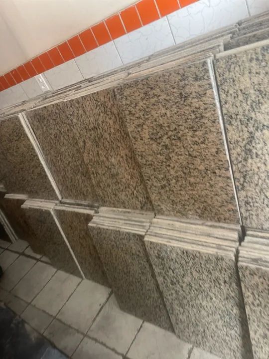 Piso de Granito em Excelente Estado - Foto 3