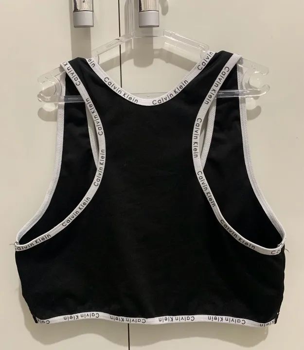 (TAM: P) TOP CALVIN KLEIN PRETO - Foto 2