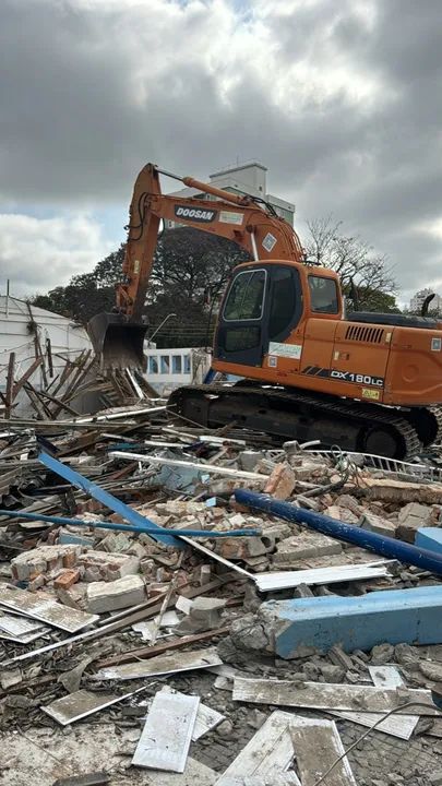 Máquina de Demolição - DOOSAN DX 180 LC - Impecável - Foto 5