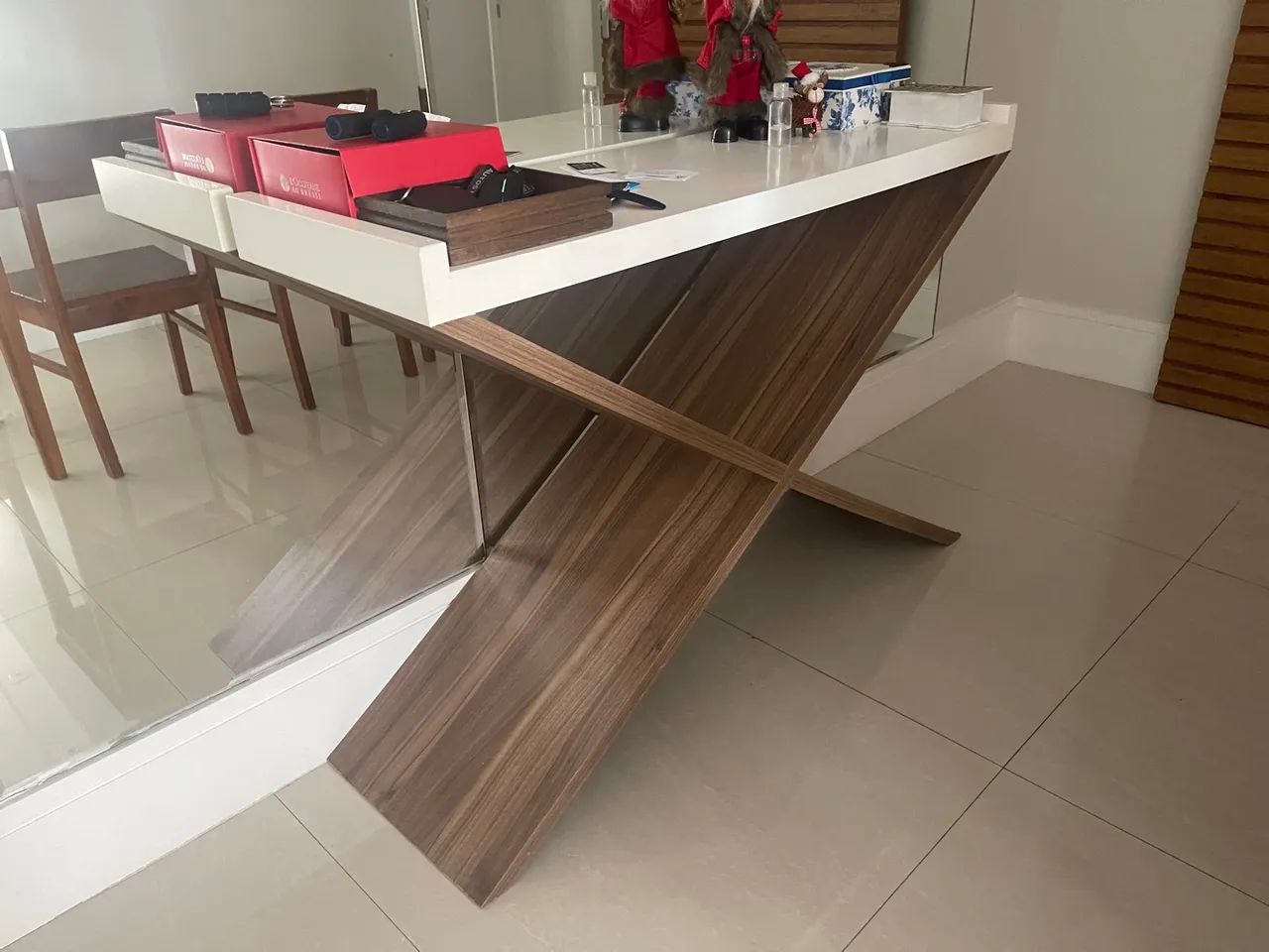 Mesa de Canto em Madeira Aparador com Design Moderno - Foto 2