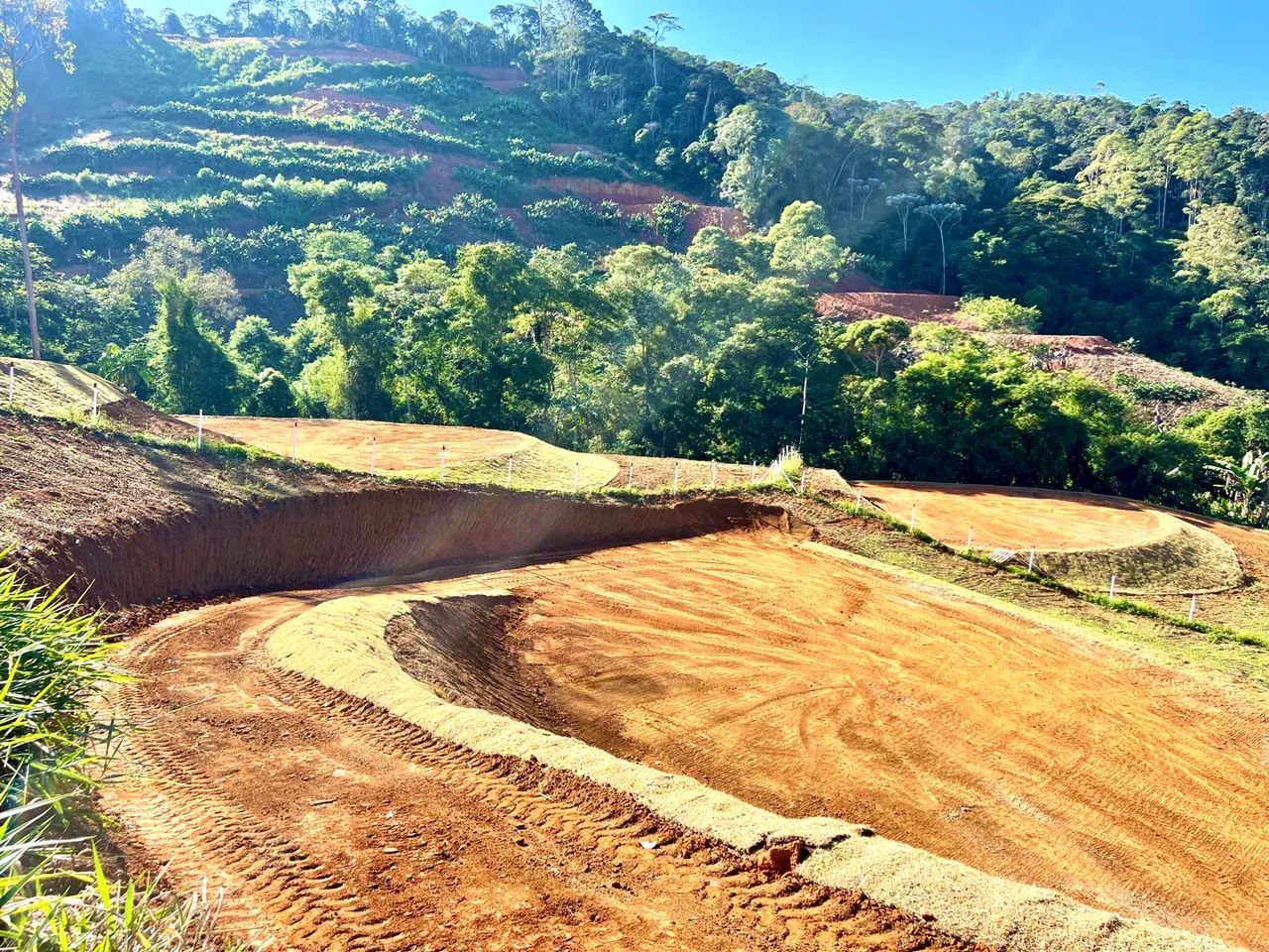Santa Teresa, lindos terrenos em condominio fechado a 2 km do asfalto - Foto 8