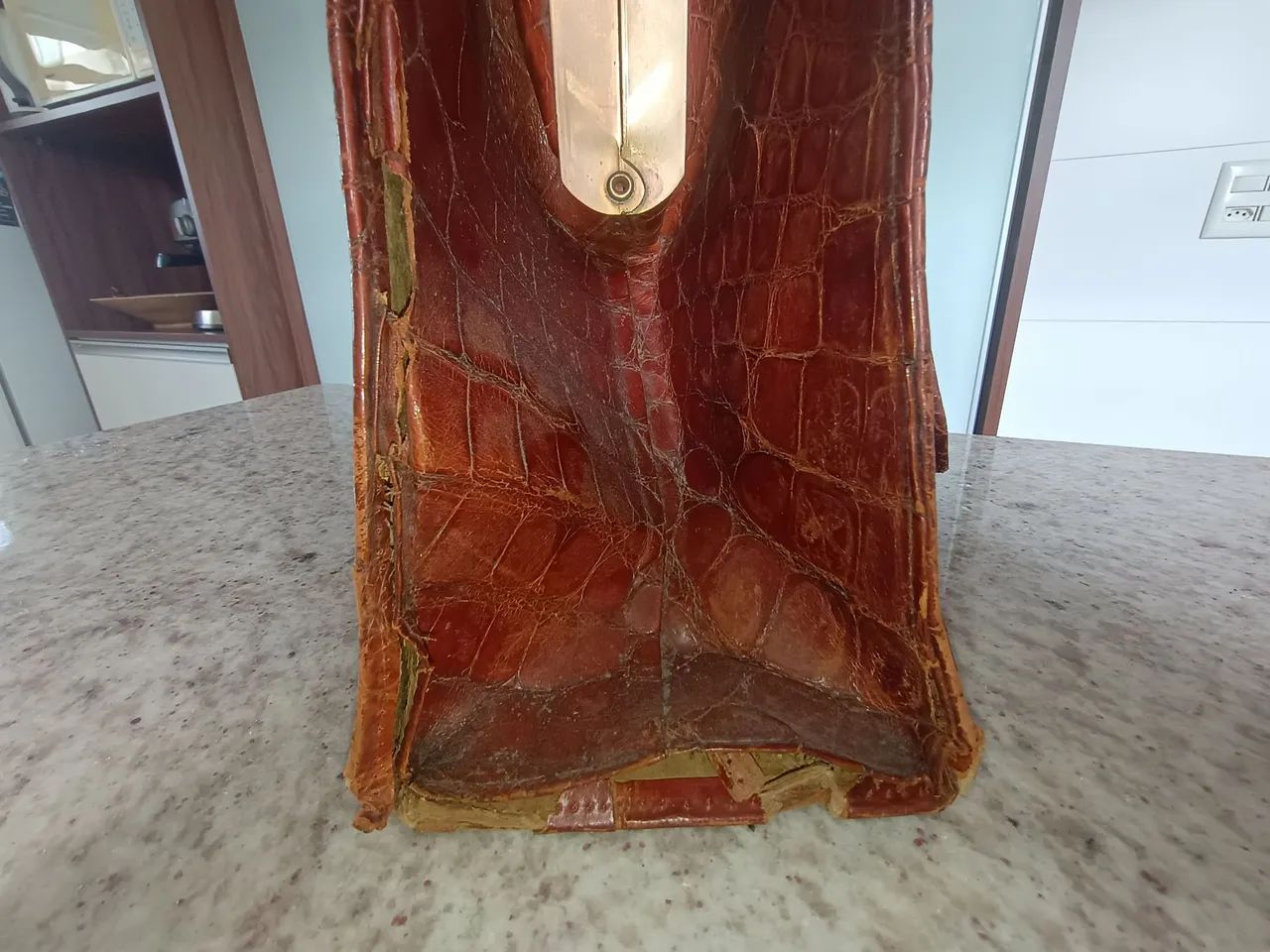 Bolsa de Couro Croco Vintage - Foto 4