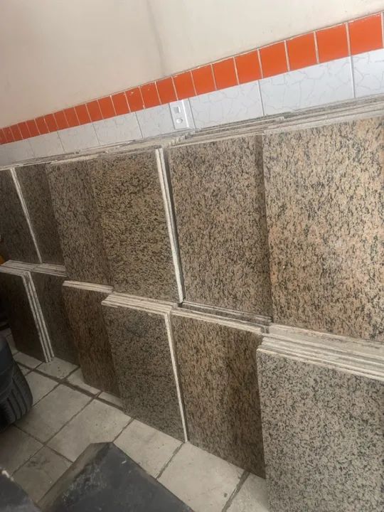 Piso de Granito em Excelente Estado - Foto 2