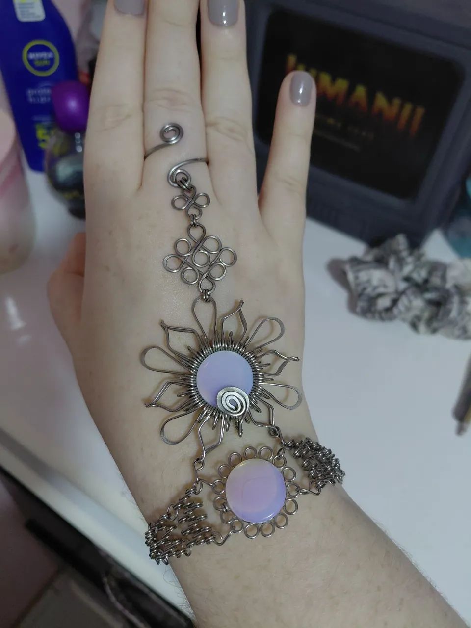 Pulseira com anel conectado artesanal. 