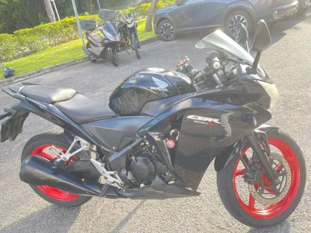 CBR 250 preta - Pra Vender Logo