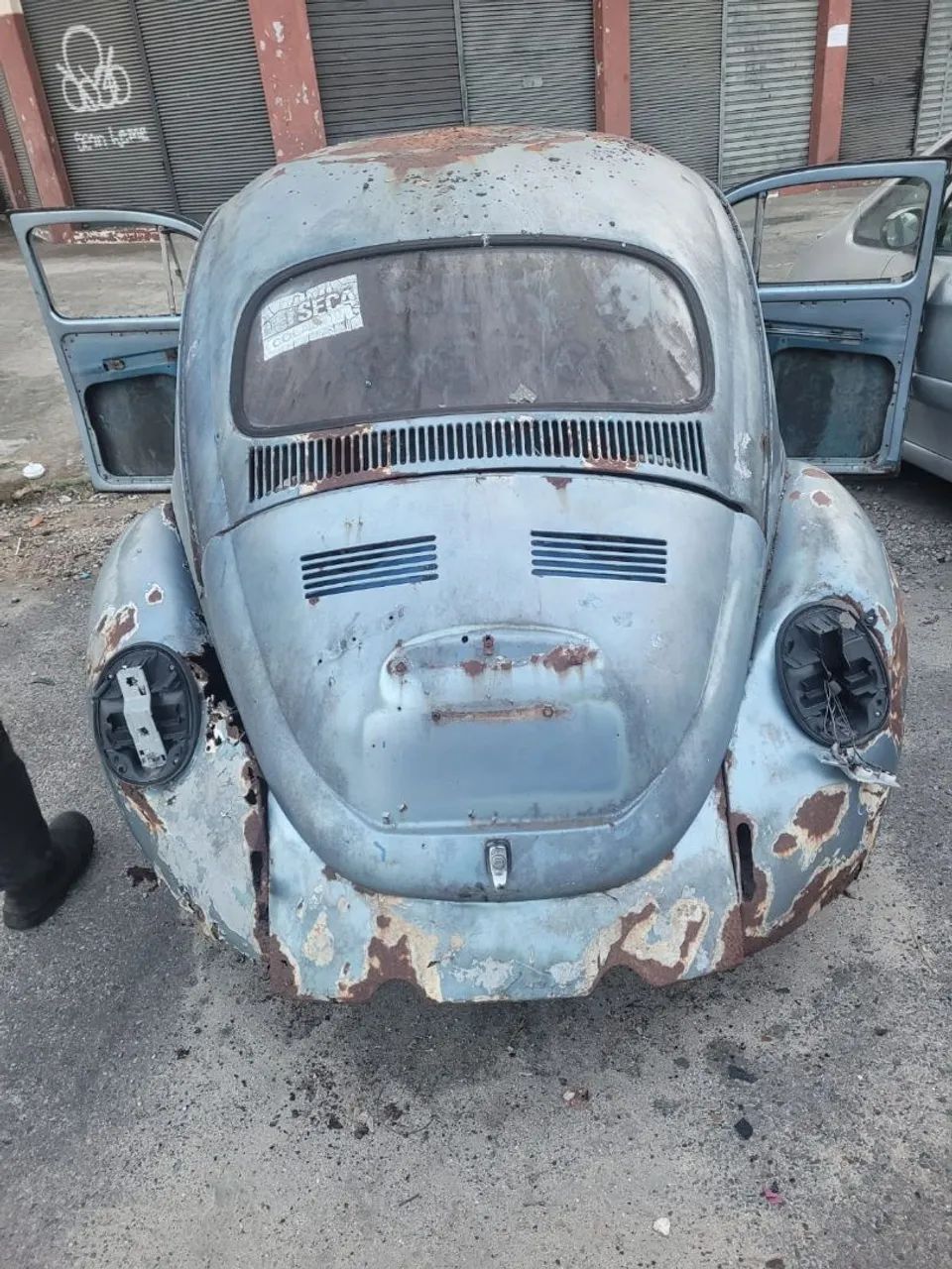 Fusca 1965 sem motor Caixa de marcha está justinha 100% e suspensão boa tbm