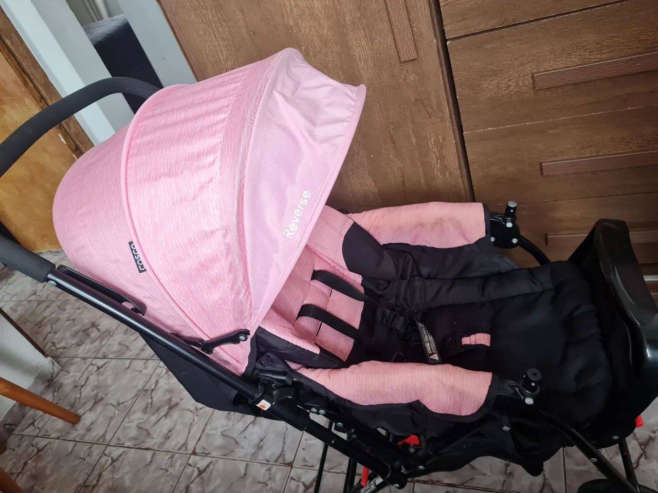 Carrinho de bebê Cosco Preto com Rosa - Foto 4