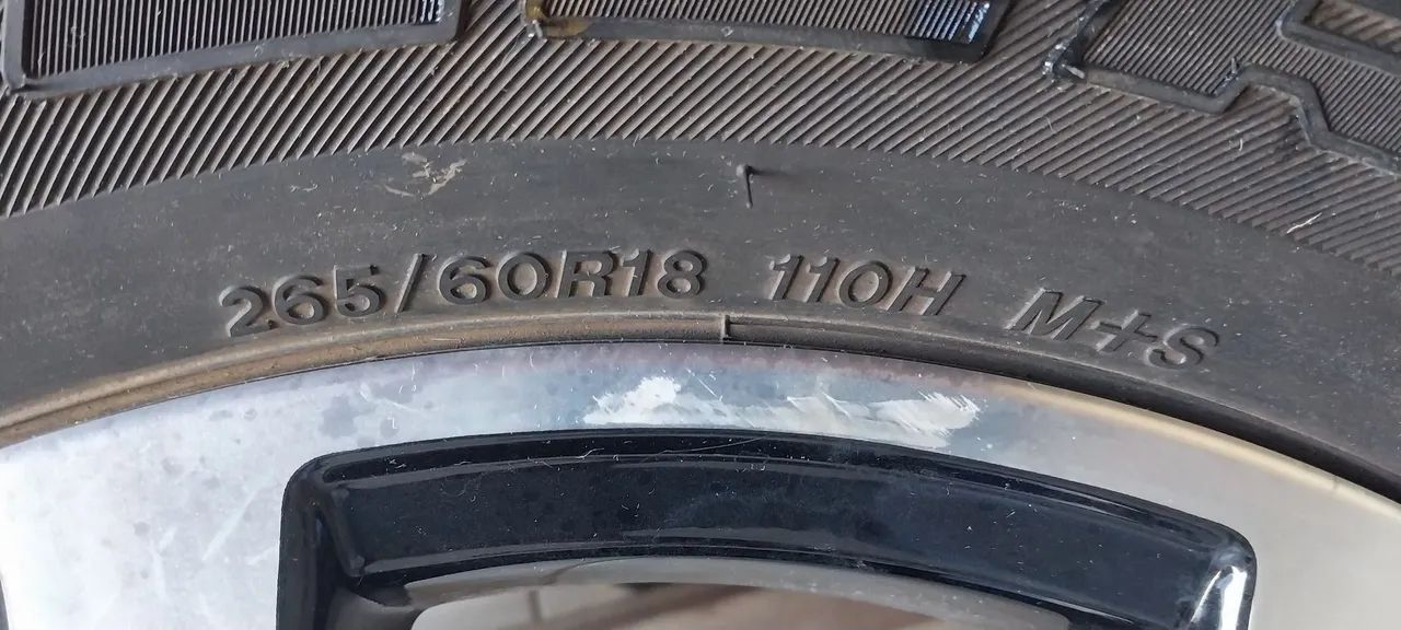 Roda de Liga Leve Aro 18 e pneu novo Bridgestone 265 60 18 h/t  - Foto 2