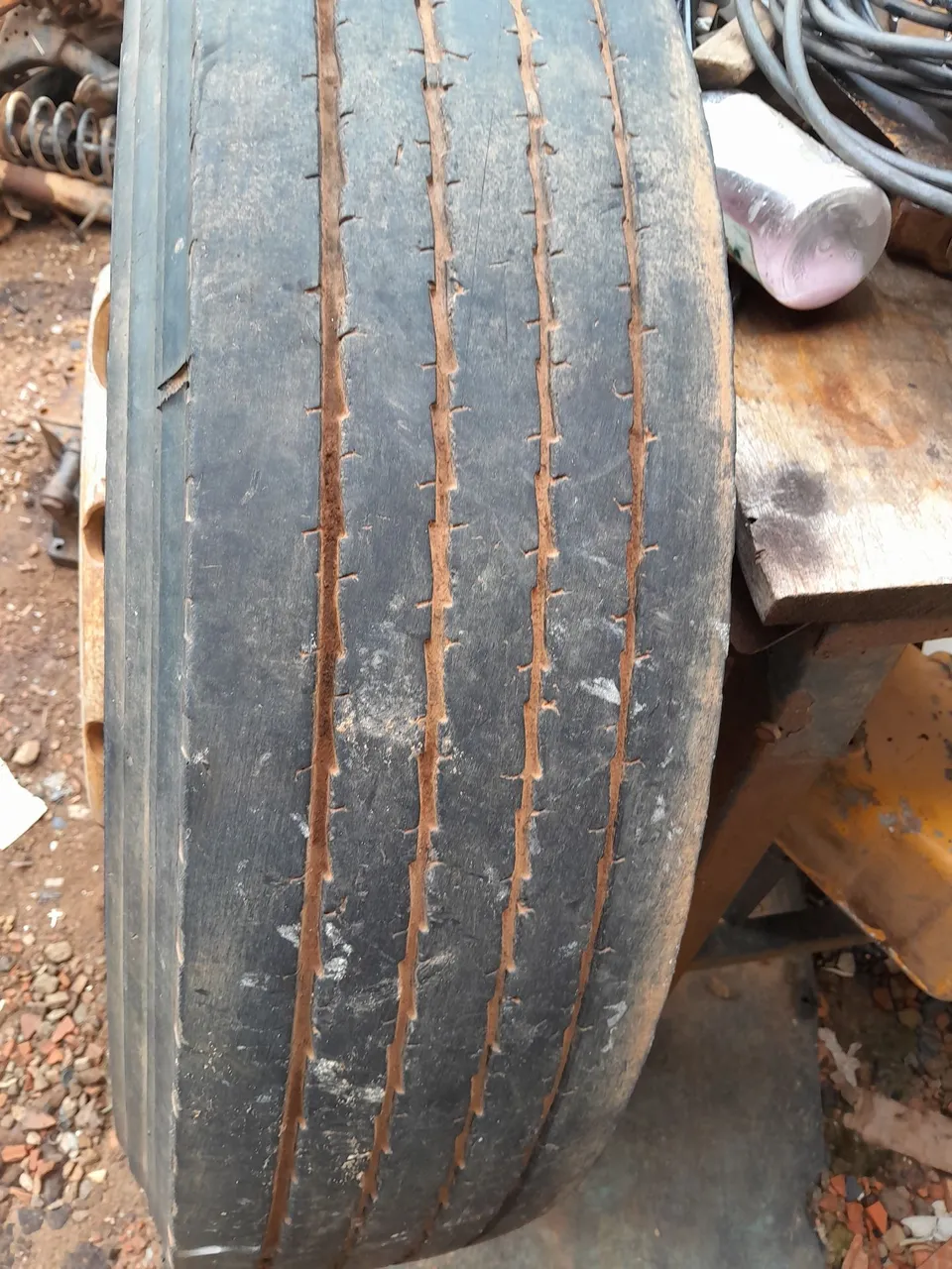 Pneu 1000x20 400$