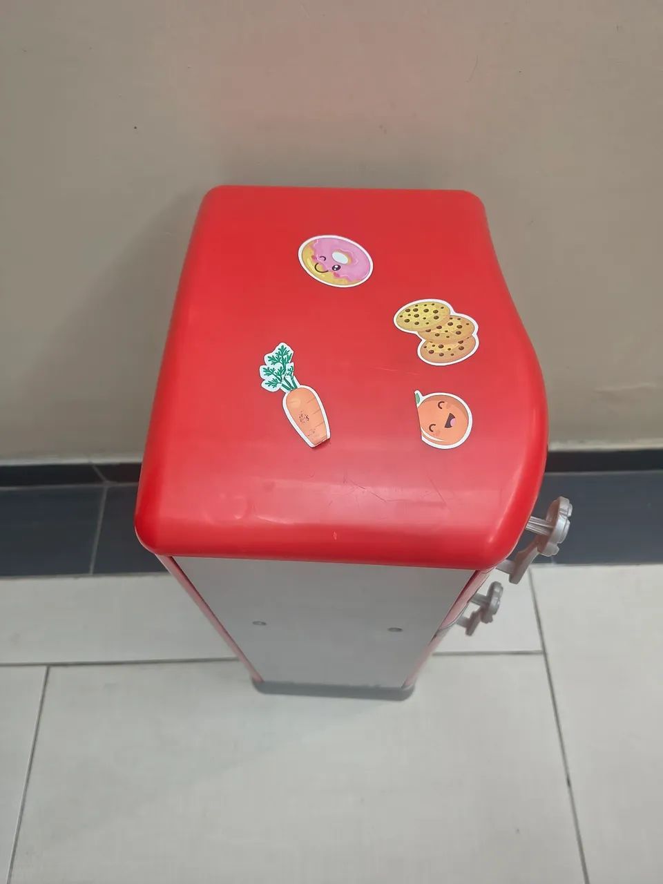 Brinquedo Geladeira Infantil Vermelha - Foto 5